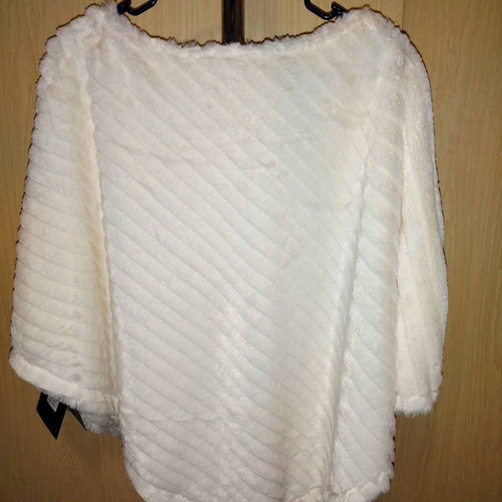 (Andrew Marc / Marc New York) Faux Fur Poncho